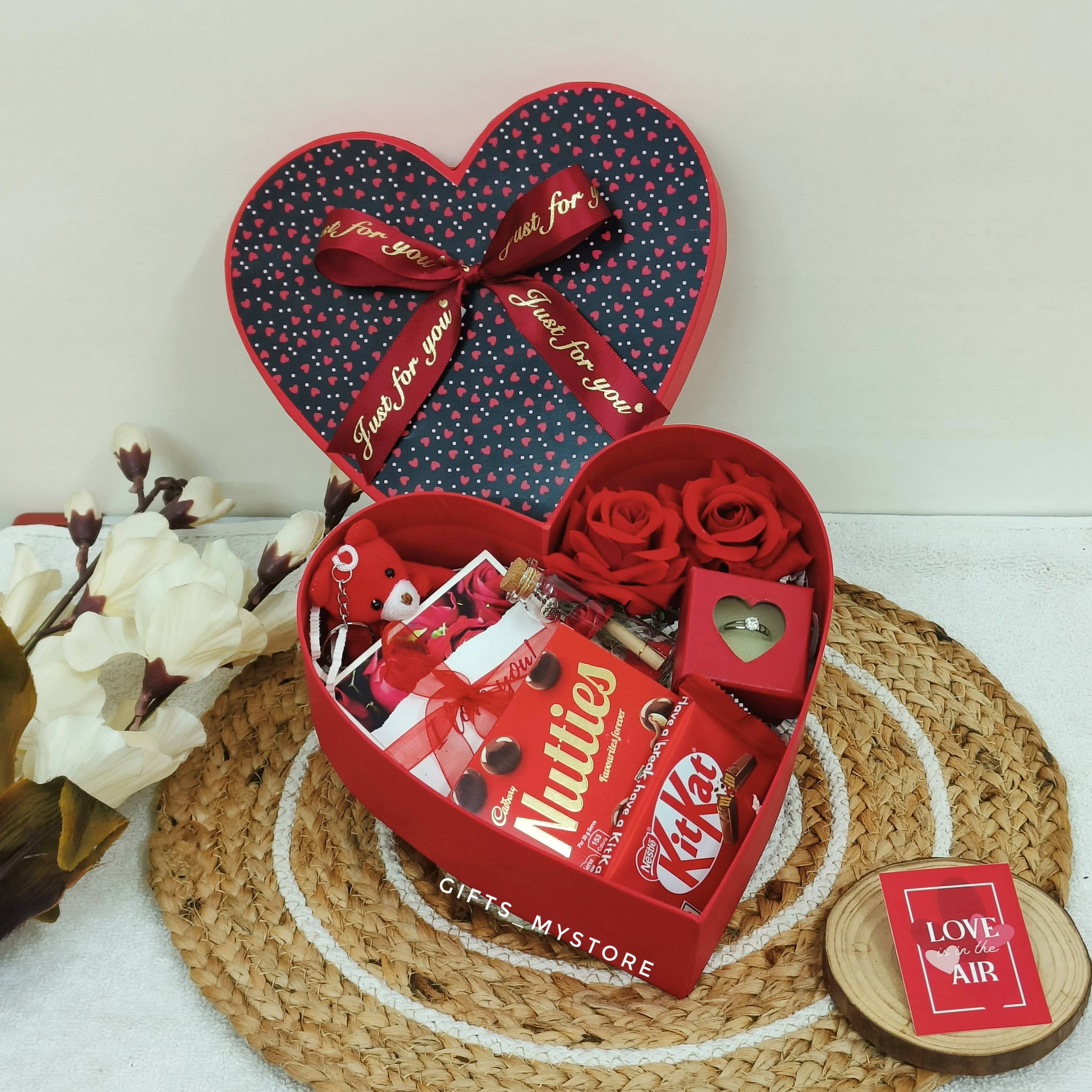 HEART AND TREAT HAMPER
